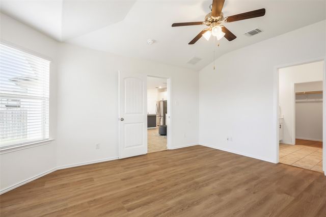 105 Plata LN, Jarrell, TX 76537