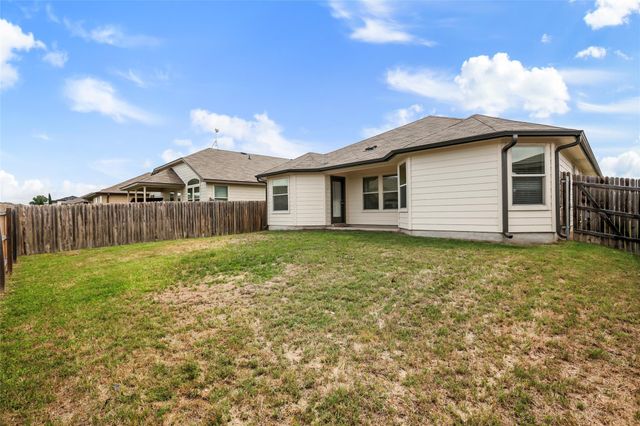 105 Plata LN, Jarrell, TX 76537