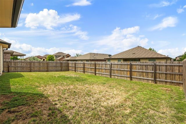 105 Plata LN, Jarrell, TX 76537