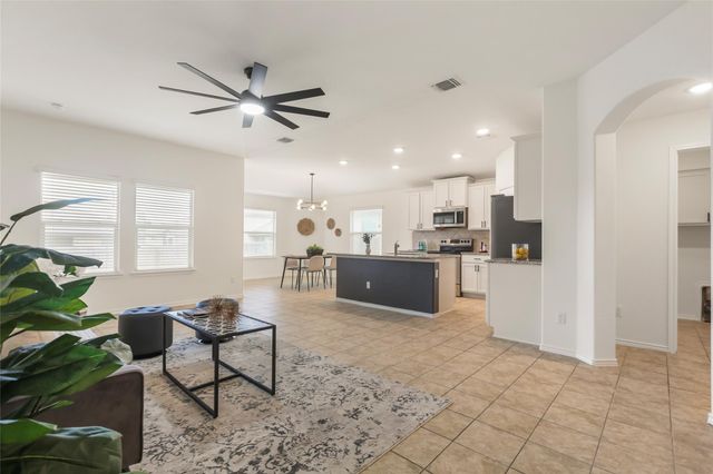 105 Plata LN, Jarrell, TX 76537