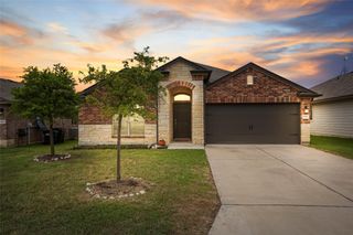 105 Plata LN, Jarrell, TX 76537
