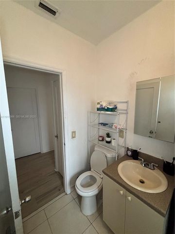 808 NW 75th St, Miami, FL 33150