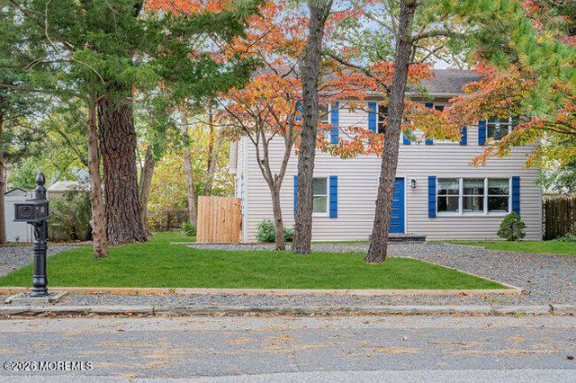 58 Flipper Avenue, Manahawkin, NJ 08050