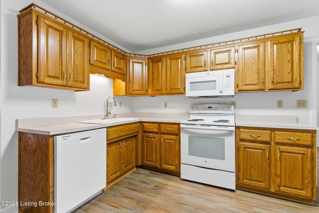 9411 Stonelanding Pl, Louisville, KY 40272