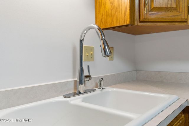 9411 Stonelanding Pl, Louisville, KY 40272