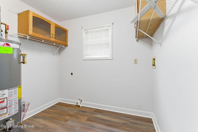 9411 Stonelanding Pl, Louisville, KY 40272