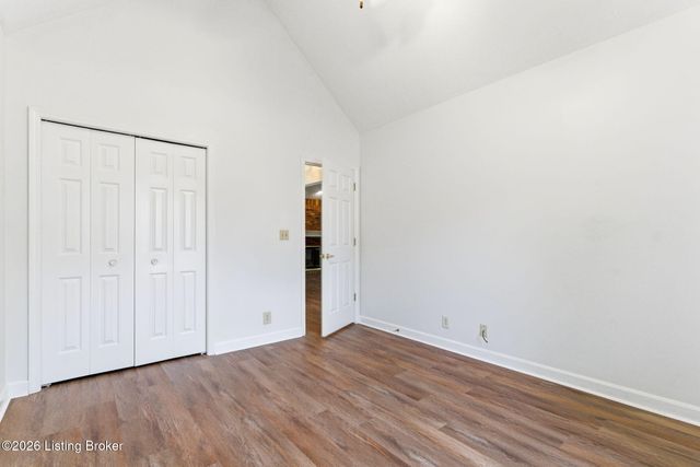 9411 Stonelanding Pl, Louisville, KY 40272