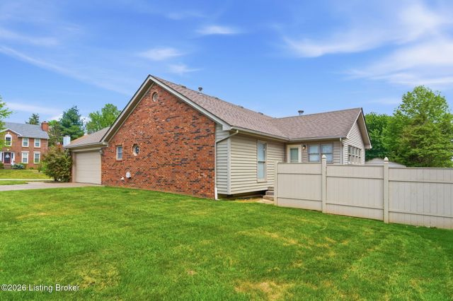 9411 Stonelanding Pl, Louisville, KY 40272
