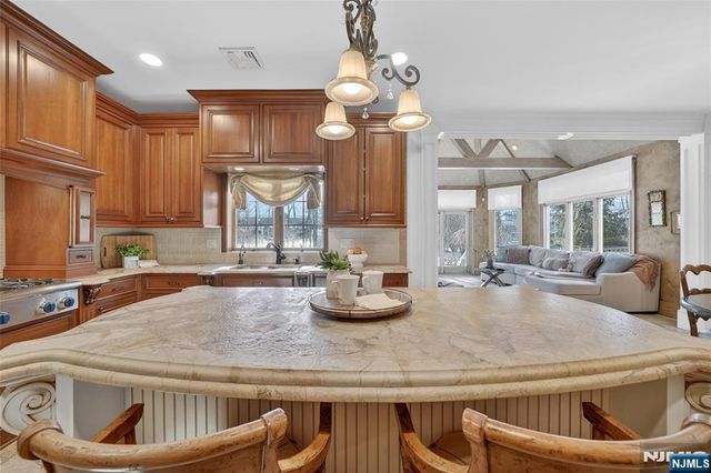 505 Ivy Lane, Wyckoff, NJ 07481