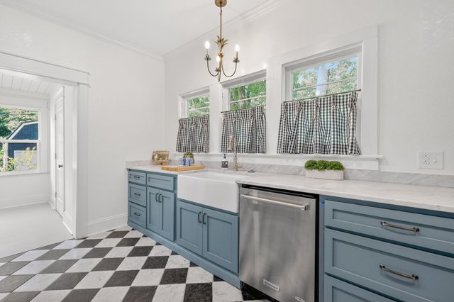 1455 Mapleash Ave, Columbia, TN 38401