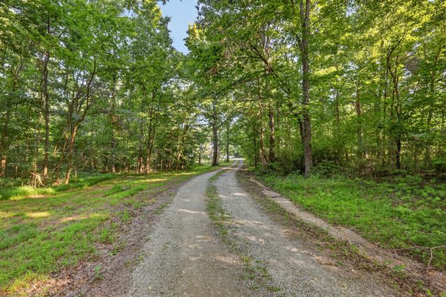 1455 Mapleash Ave, Columbia, TN 38401