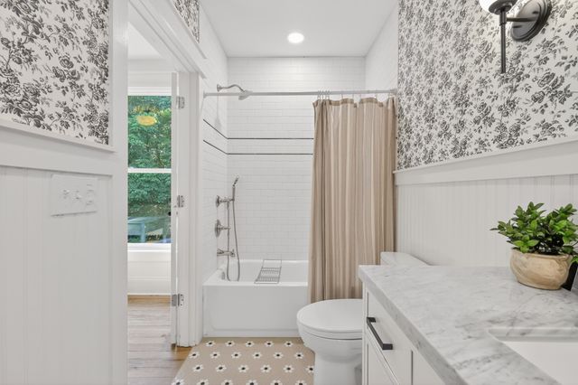1455 Mapleash Ave, Columbia, TN 38401