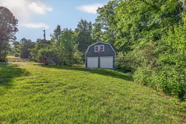 1455 Mapleash Ave, Columbia, TN 38401