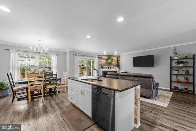 56 SMOKEY RUN DR, Berlin, NJ 08009