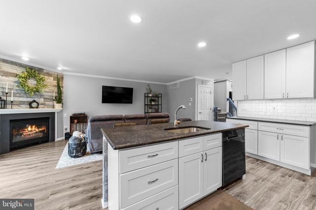 56 SMOKEY RUN DR, Berlin, NJ 08009