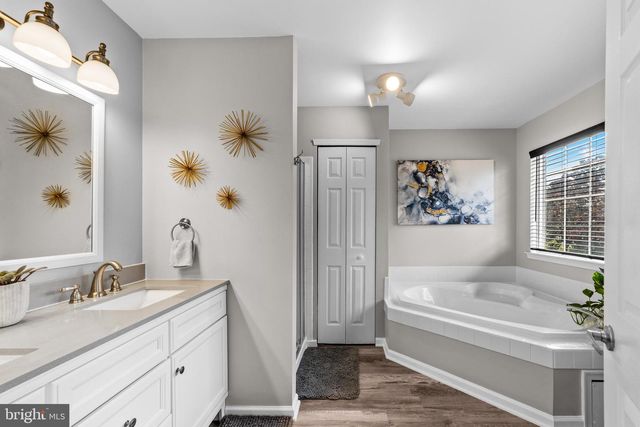 56 SMOKEY RUN DR, Berlin, NJ 08009