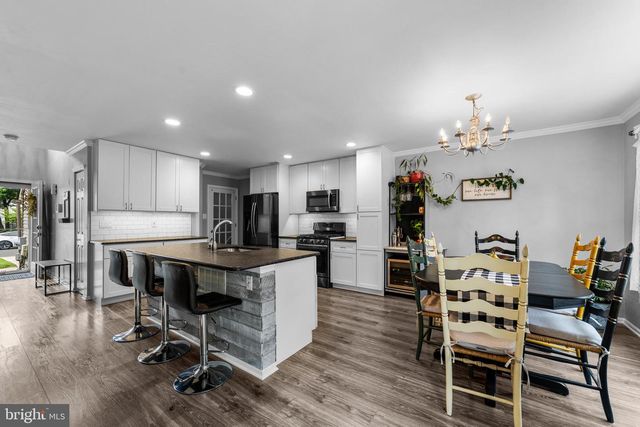 56 SMOKEY RUN DR, Berlin, NJ 08009