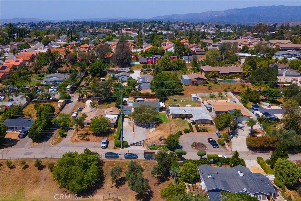 Image 37 of property listing at 155 Barhaven Lane, Fallbrook, CA 92028