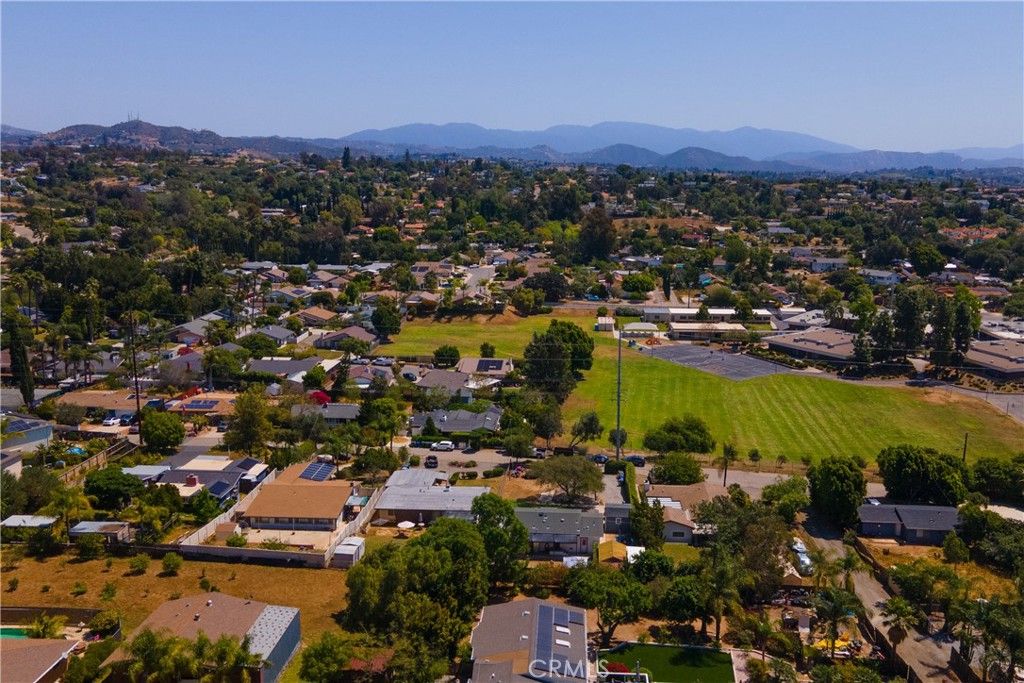 Image 39 of property listing at 155 Barhaven Lane, Fallbrook, CA 92028