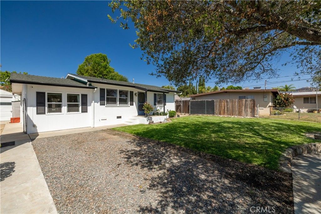 Image 6 of property listing at 155 Barhaven Lane, Fallbrook, CA 92028
