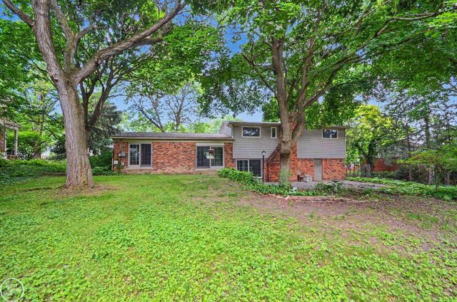 2959 Rambling Way, Bloomfield Hills, MI 48302