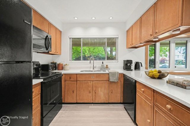 2959 Rambling Way, Bloomfield Hills, MI 48302