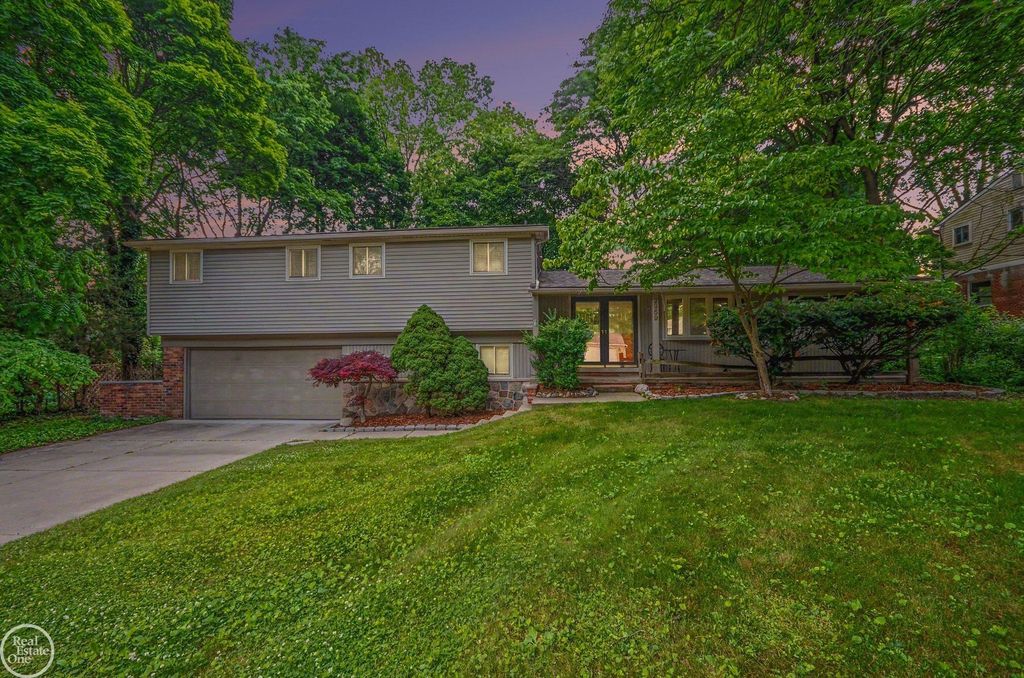 2959 Rambling Way, Bloomfield Hills, MI 48302