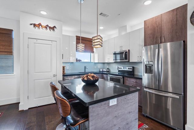 2401 Crawford Street B304, Houston, TX 77004