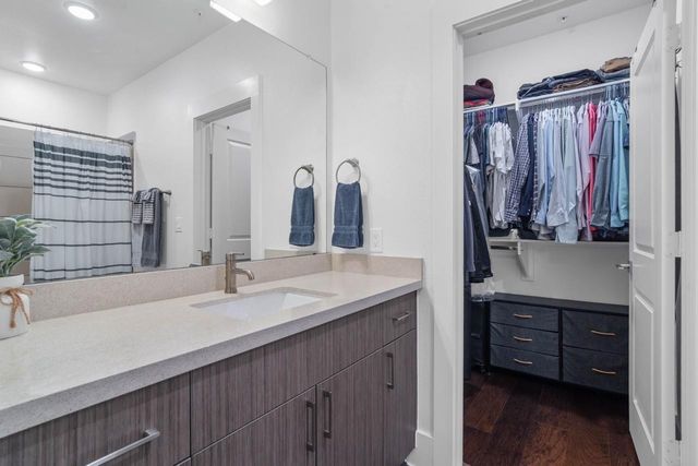 2401 Crawford Street B304, Houston, TX 77004