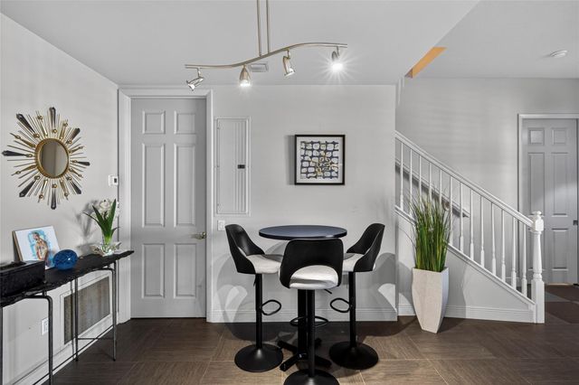 2633 NE 14th Avenue 111, Wilton Manors, FL 33334