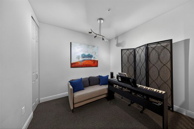 2633 NE 14th Avenue 111, Wilton Manors, FL 33334