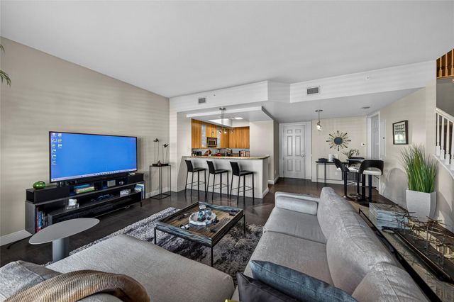 2633 NE 14th Avenue 111, Wilton Manors, FL 33334