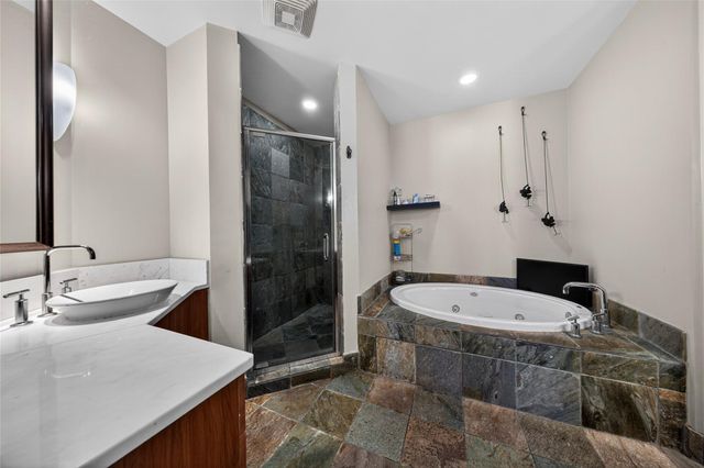 2633 NE 14th Avenue 111, Wilton Manors, FL 33334