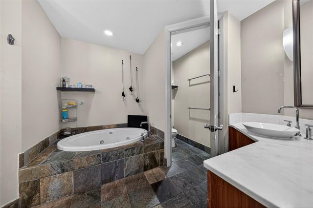 2633 NE 14th Avenue 111, Wilton Manors, FL 33334