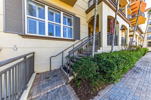 2633 NE 14th Avenue 111, Wilton Manors, FL 33334