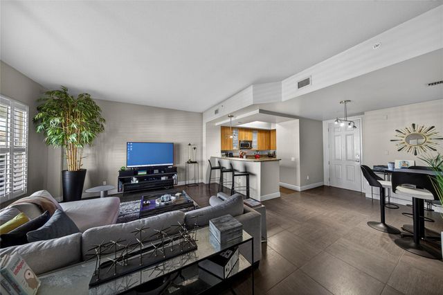 2633 NE 14th Avenue 111, Wilton Manors, FL 33334