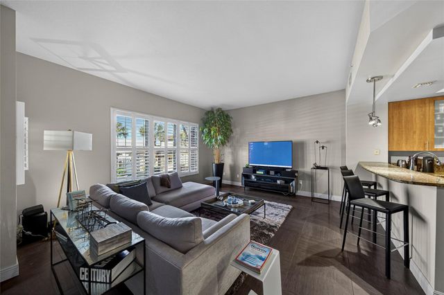 2633 NE 14th Avenue 111, Wilton Manors, FL 33334