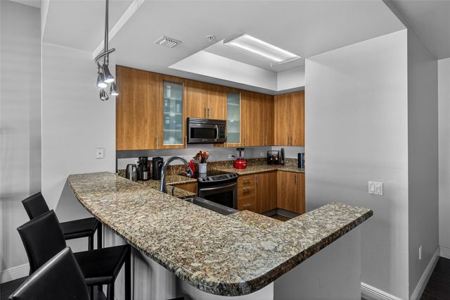 2633 NE 14th Avenue 111, Wilton Manors, FL 33334