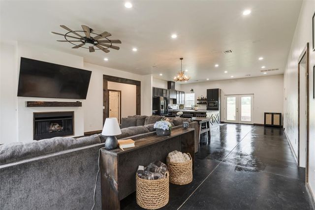 5250 Crystal Lake Drive, Guthrie, OK 73044