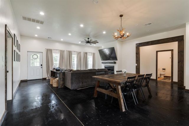 5250 Crystal Lake Drive, Guthrie, OK 73044