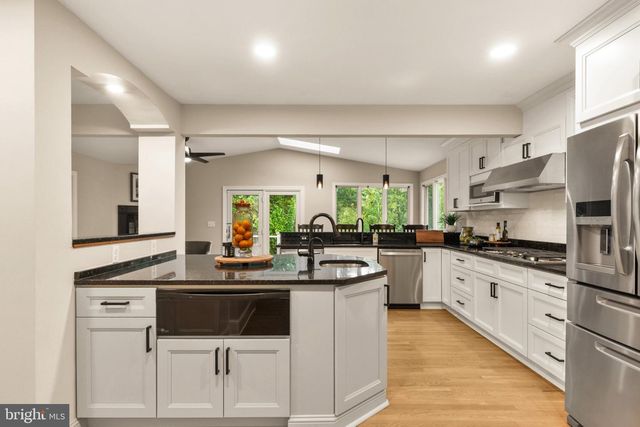 7154 CHESTERFIELD DR, Warrenton, VA 20187