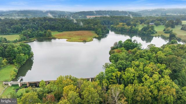 7154 CHESTERFIELD DR, Warrenton, VA 20187