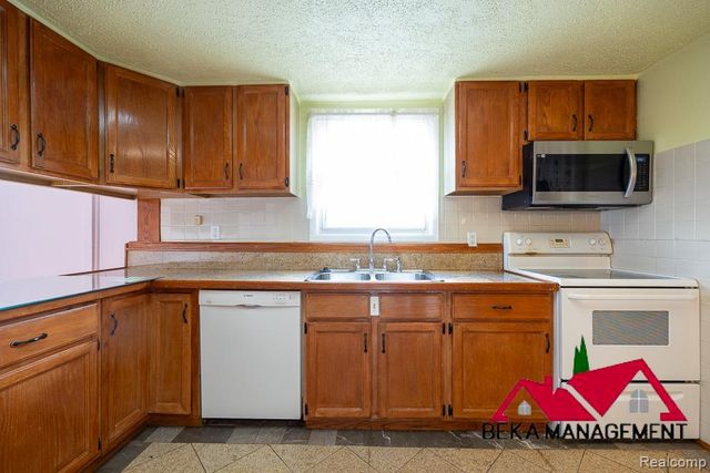 26627 Rialto Street, Madison Heights, MI 48071
