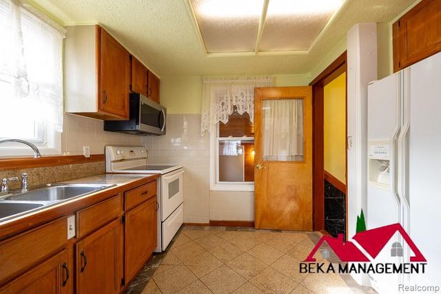 26627 Rialto Street, Madison Heights, MI 48071