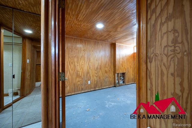 26627 Rialto Street, Madison Heights, MI 48071