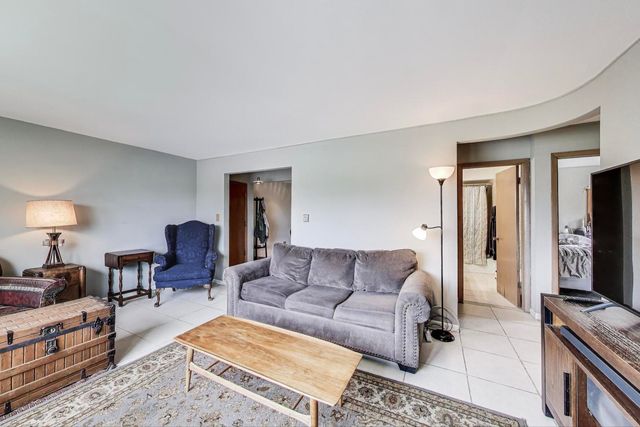 8812 45th Place 12, Brookfield, IL 60513