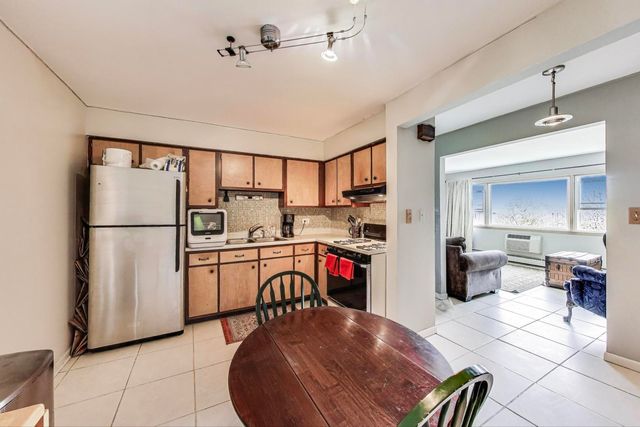 8812 45th Place 12, Brookfield, IL 60513