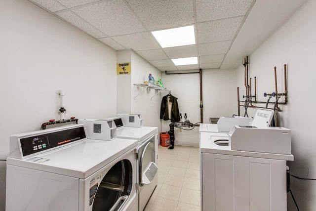 8812 45th Place 12, Brookfield, IL 60513