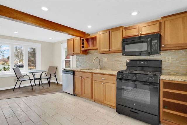 86 Albert St, West Springfield, CT 06117