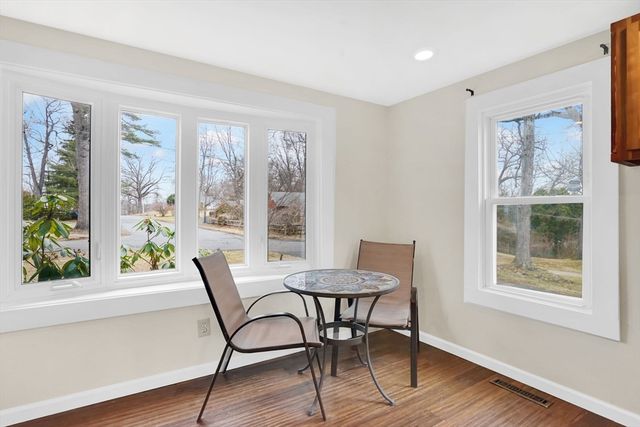 86 Albert St, West Springfield, CT 06117